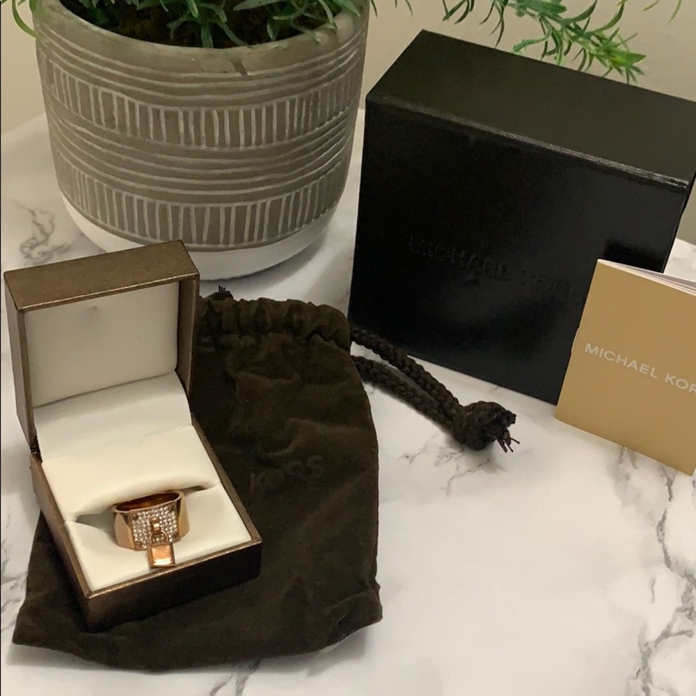 Michael kors ring size 7